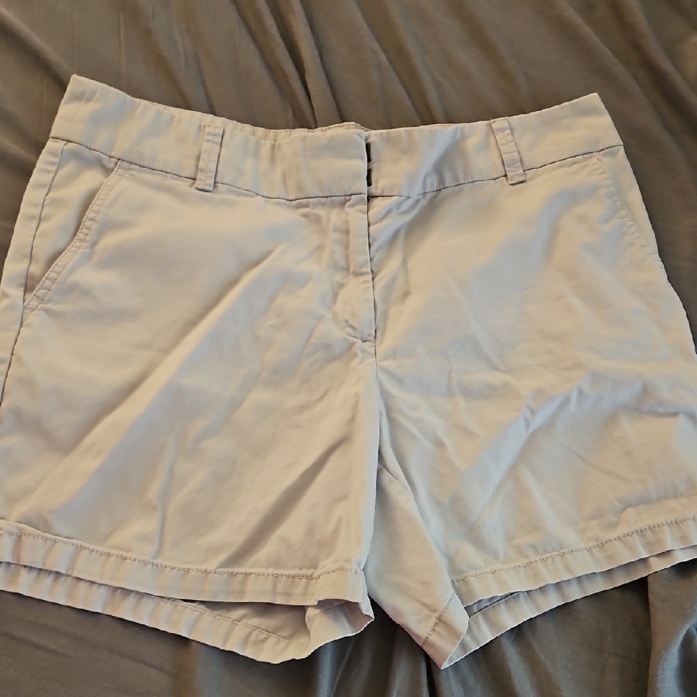 Size 12 LOFT Women's Khaki Shorts‎